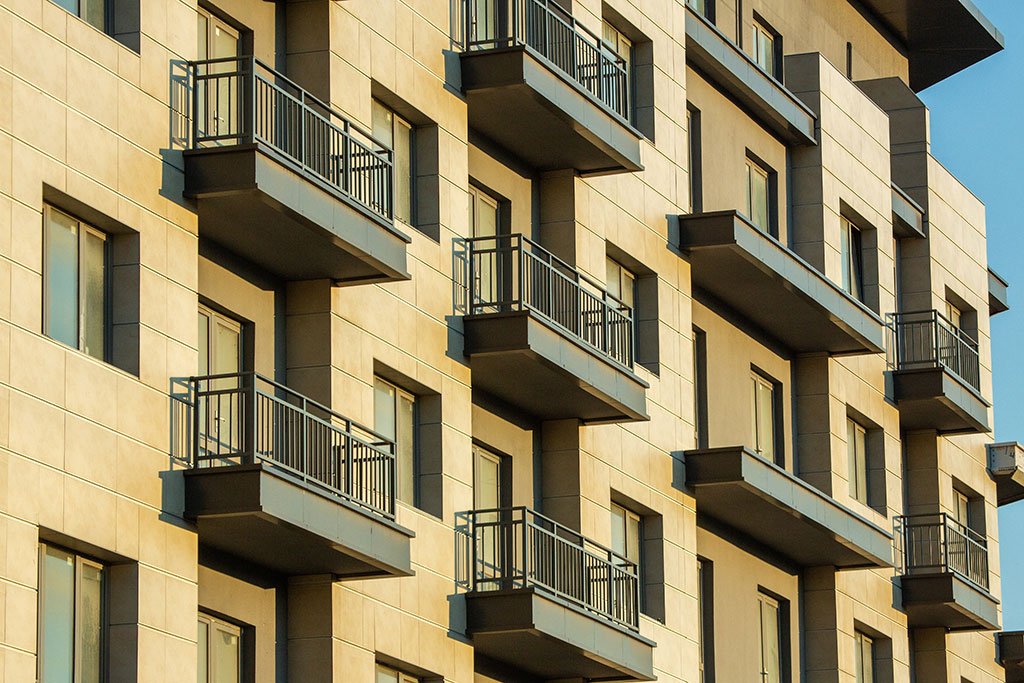 edificio-residencial-ventanas-balcones